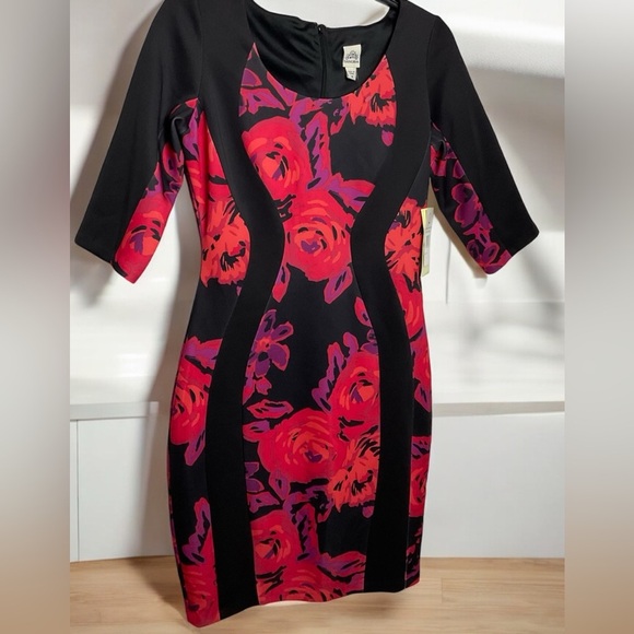 Brand: Sangria, size 4, floral - Picture 1 of 7